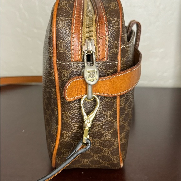 CELINE Vintage Crossbody 🎉(unbranded strap) - Picture 4 of 13